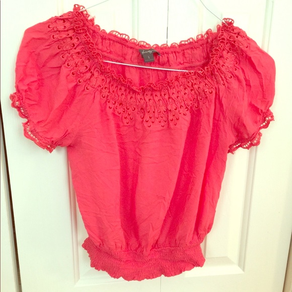 Coral Top 🌺 - Picture 1 of 3